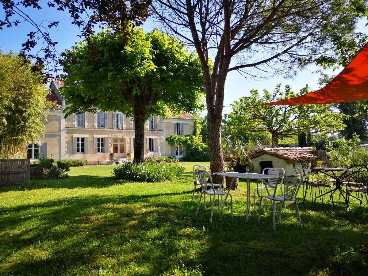 La Burie Bed & Breakfast Saint-Savinien ภายนอก รูปภาพ