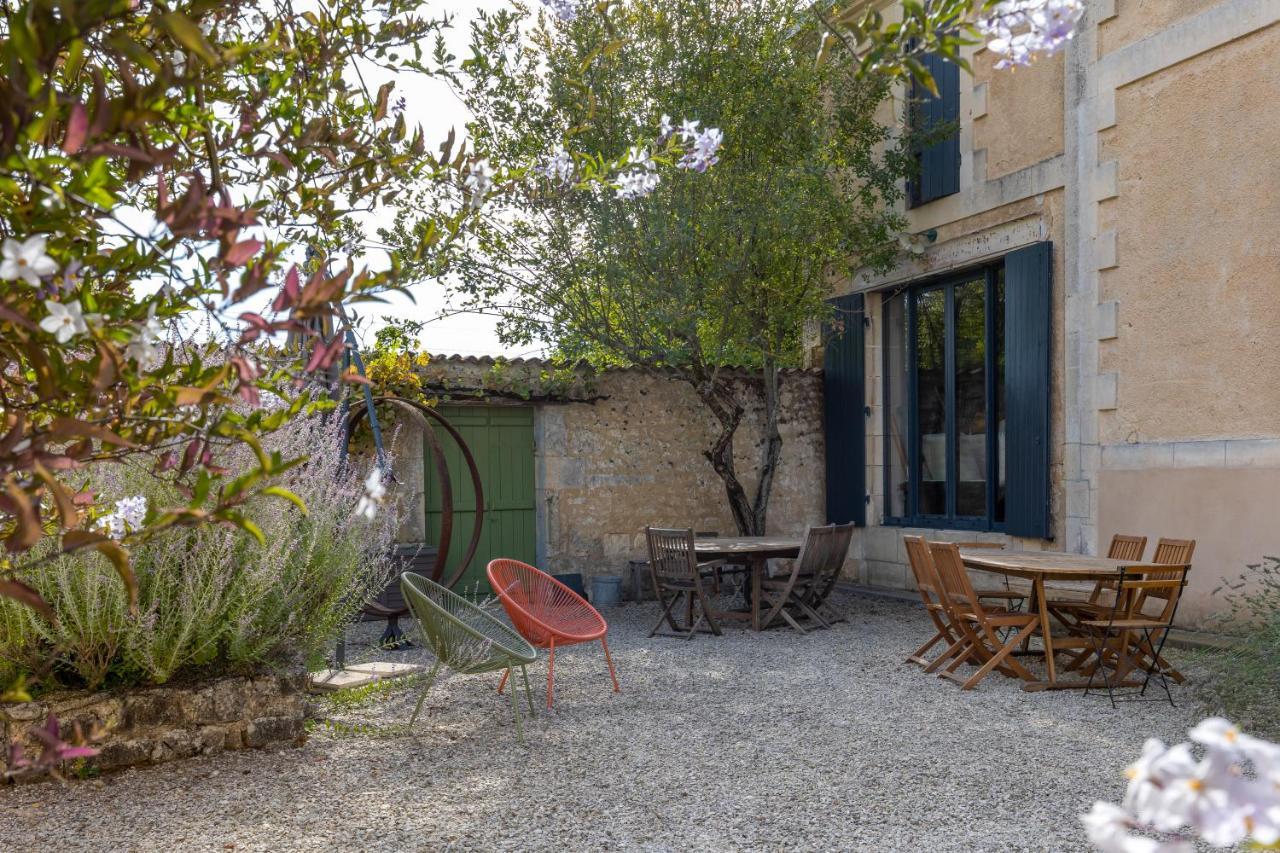 La Burie Bed & Breakfast Saint-Savinien ภายนอก รูปภาพ