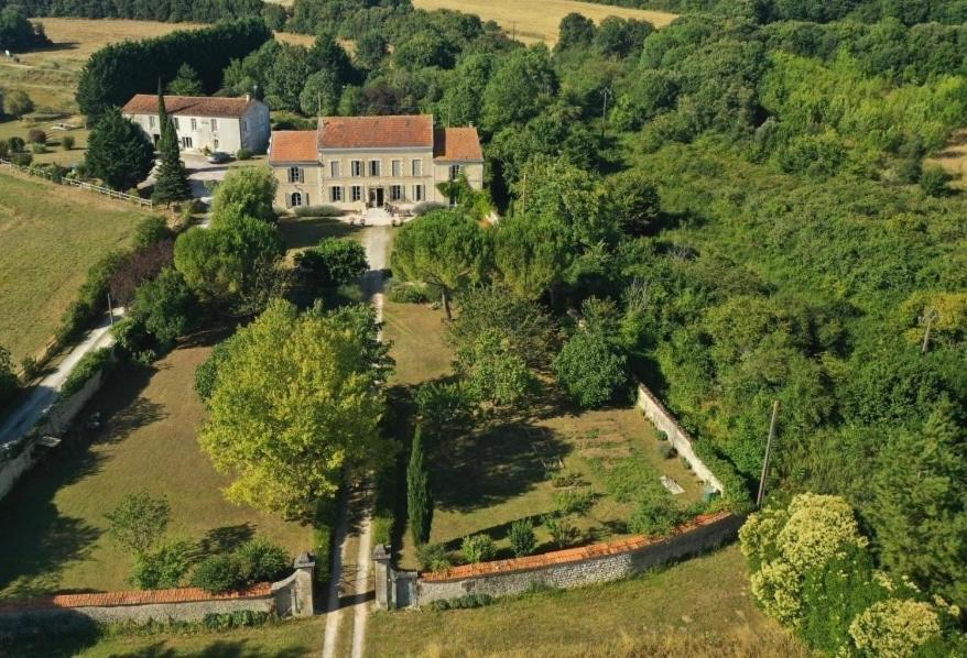 La Burie Bed & Breakfast Saint-Savinien ภายนอก รูปภาพ